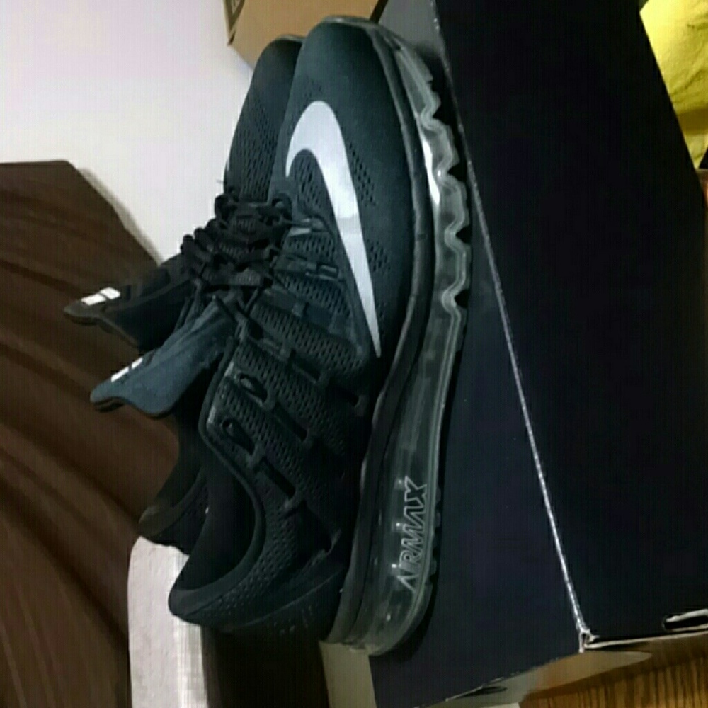 NIKE AIR MAX 2016 LIKE NEW 9.5/10